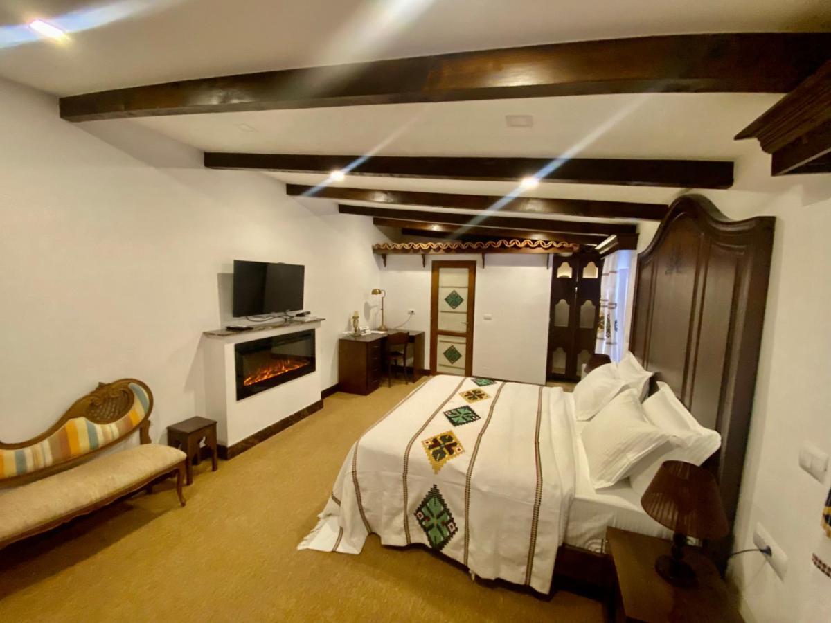 Hotel Tradita Shkoder Bagian luar foto