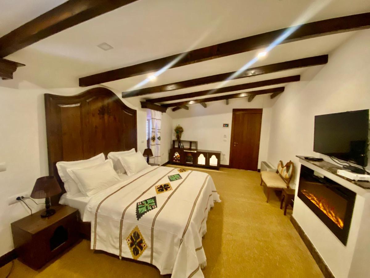 Hotel Tradita Shkoder Bagian luar foto