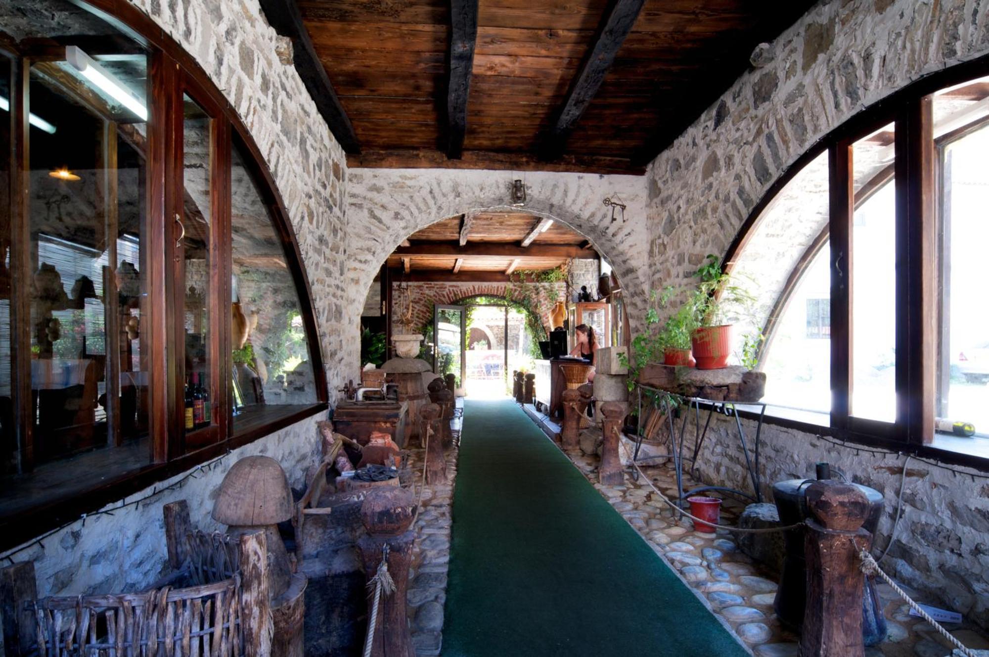 Hotel Tradita Shkoder Bagian luar foto