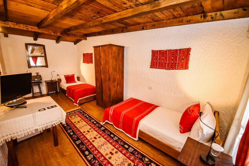 Hotel Tradita Shkoder Bagian luar foto