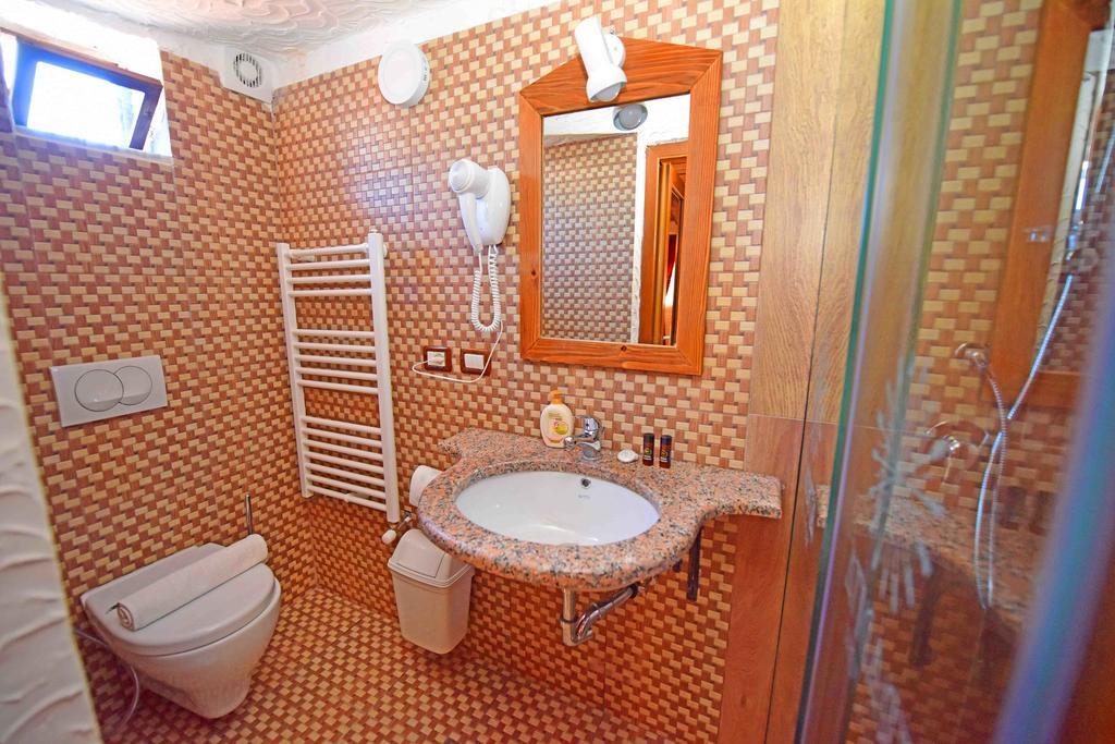 Hotel Tradita Shkoder Bagian luar foto
