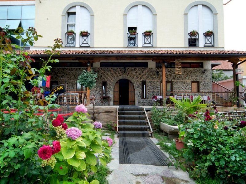 Hotel Tradita Shkoder Bagian luar foto